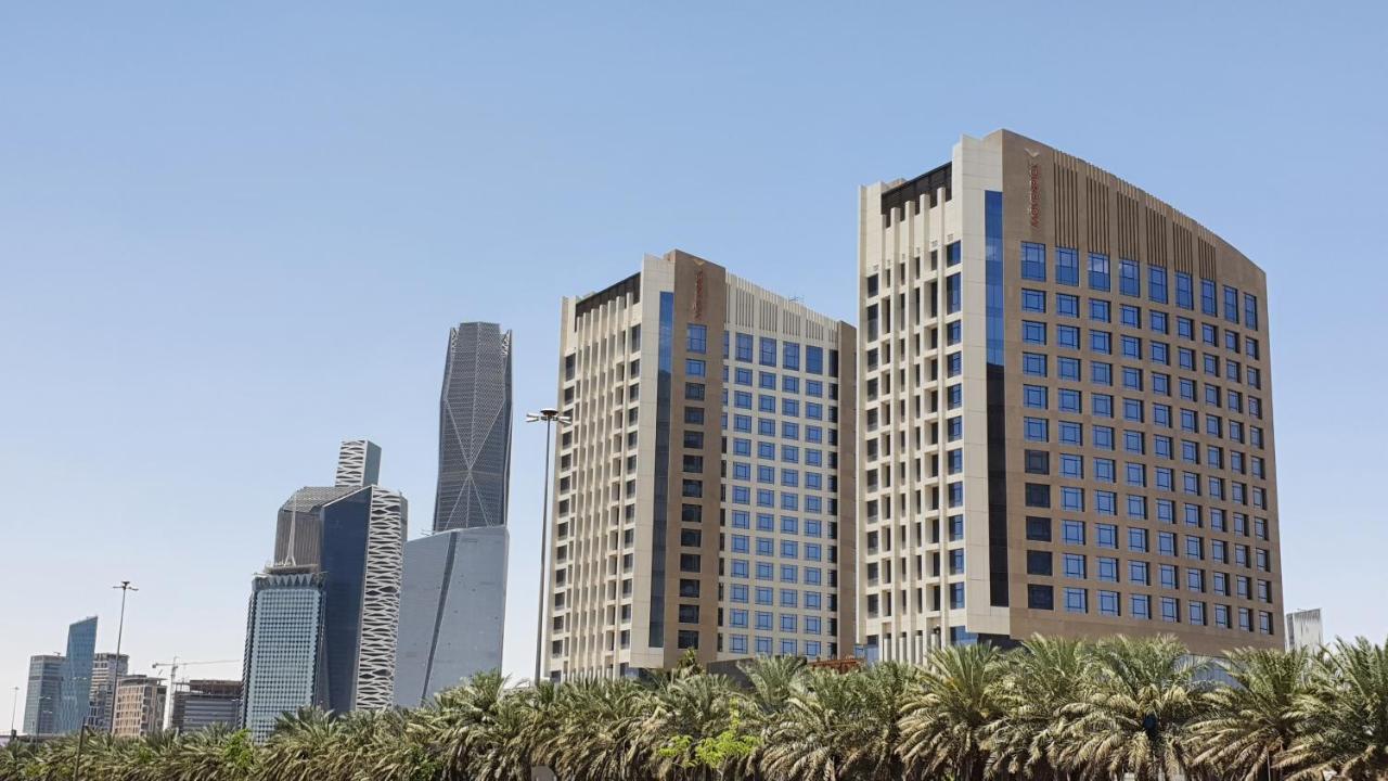 Movenpick Hotel And Residences Riyadh Ngoại thất bức ảnh Riyadh skyline