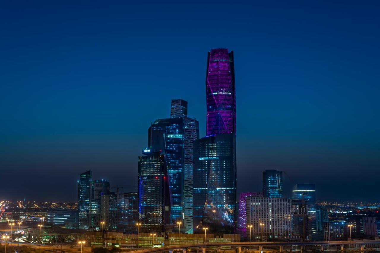 Movenpick Hotel And Residences Riyadh Ngoại thất bức ảnh The Kingdom Centre, the second tallest building in the Middle East, is located in Riyadh.