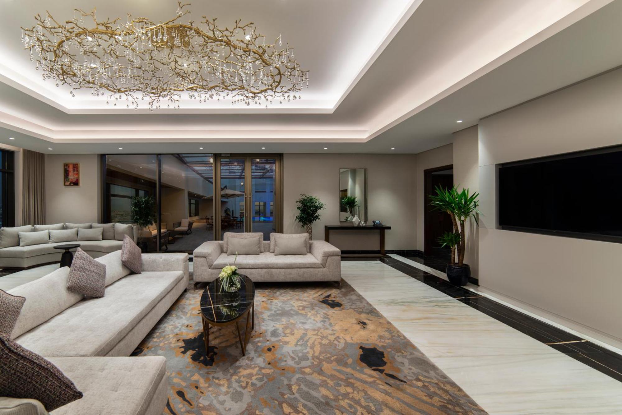 Movenpick Hotel And Residences Riyadh Ngoại thất bức ảnh The interior of the 1000-square-metre (1,100-square-yard) penthouse