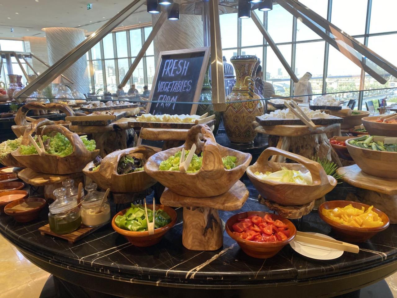 Movenpick Hotel And Residences Riyadh Ngoại thất bức ảnh A salad bar at a hotel