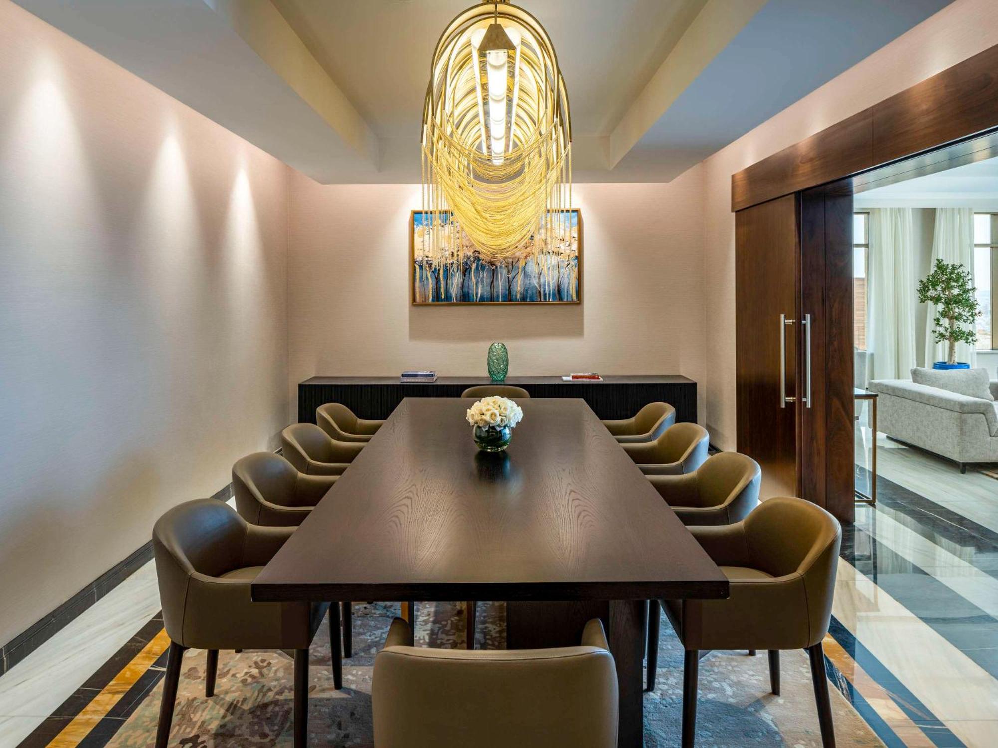 Movenpick Hotel And Residences Riyadh Ngoại thất bức ảnh The private dining room at the hotel