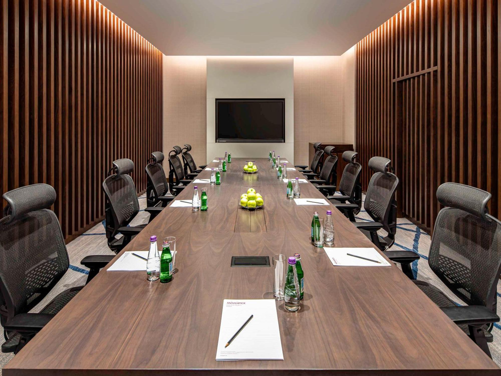 Movenpick Hotel And Residences Riyadh Ngoại thất bức ảnh Meeting room