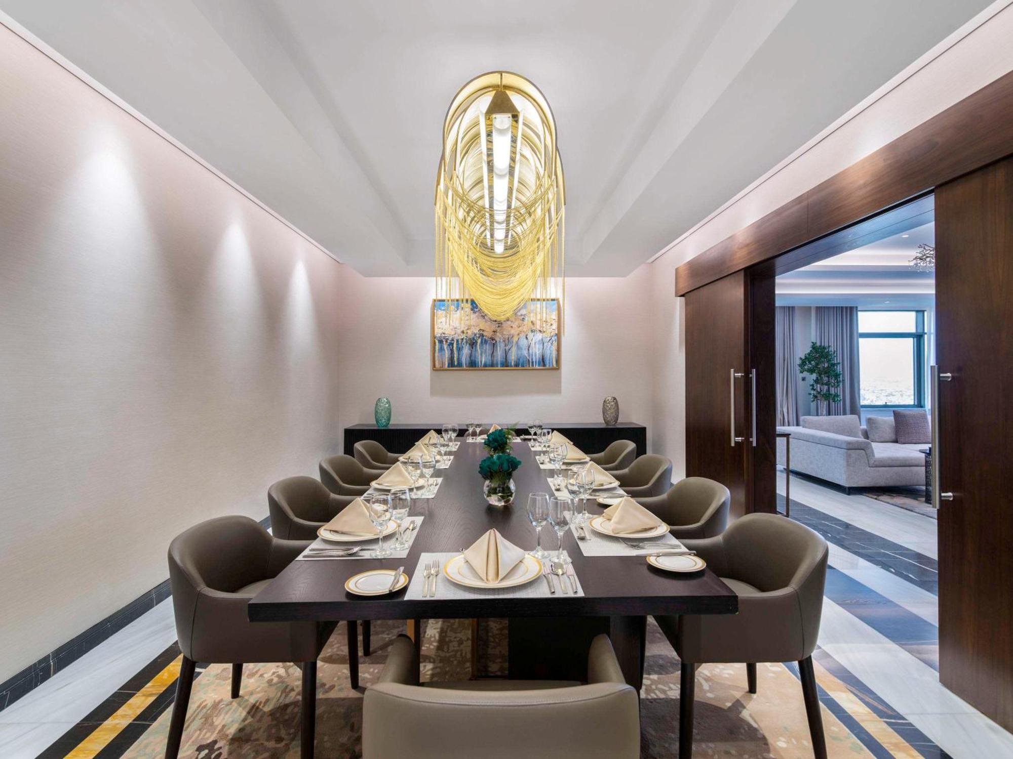 Movenpick Hotel And Residences Riyadh Ngoại thất bức ảnh The private dining room at the hotel