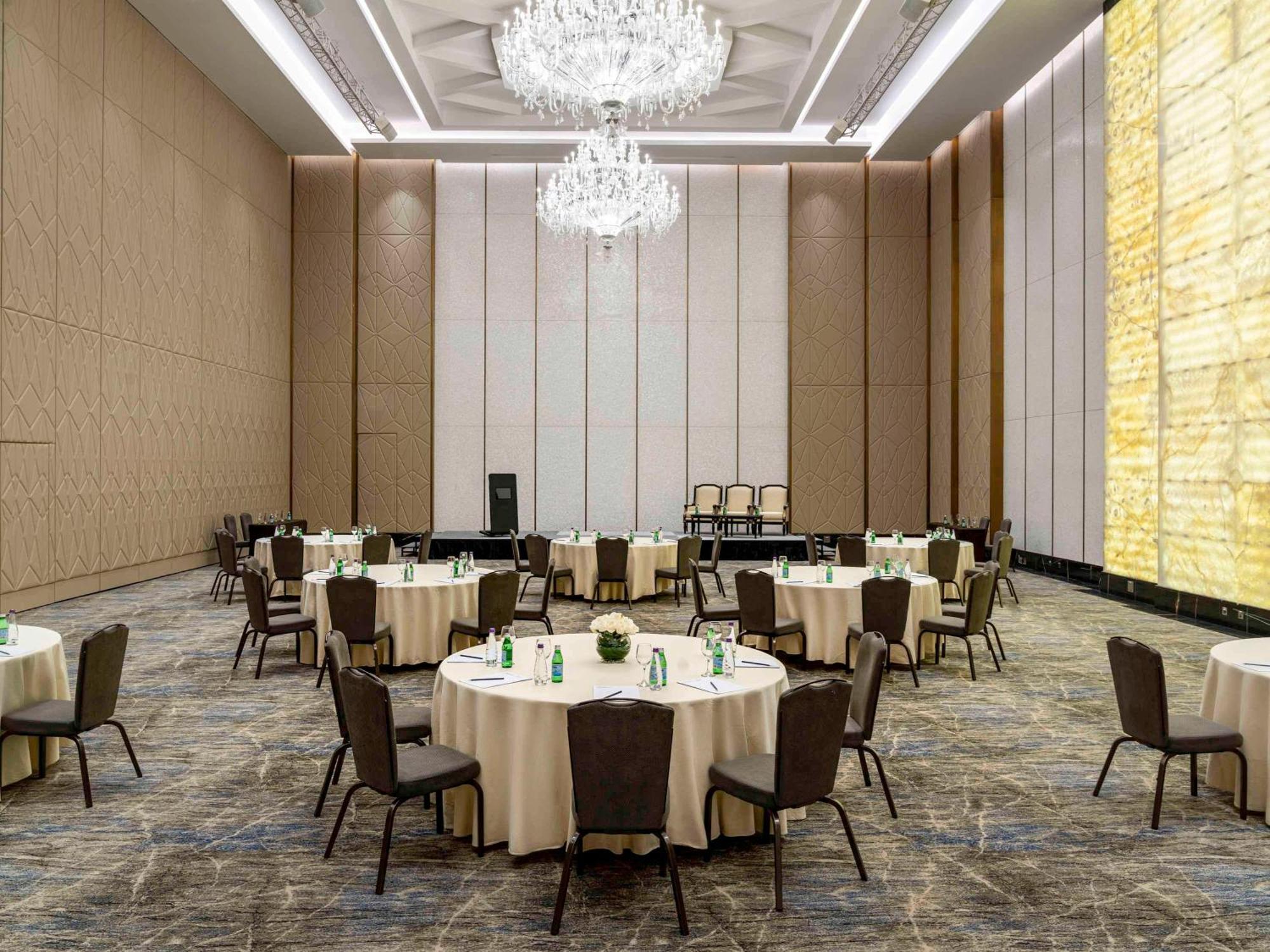 Movenpick Hotel And Residences Riyadh Ngoại thất bức ảnh The ballroom
