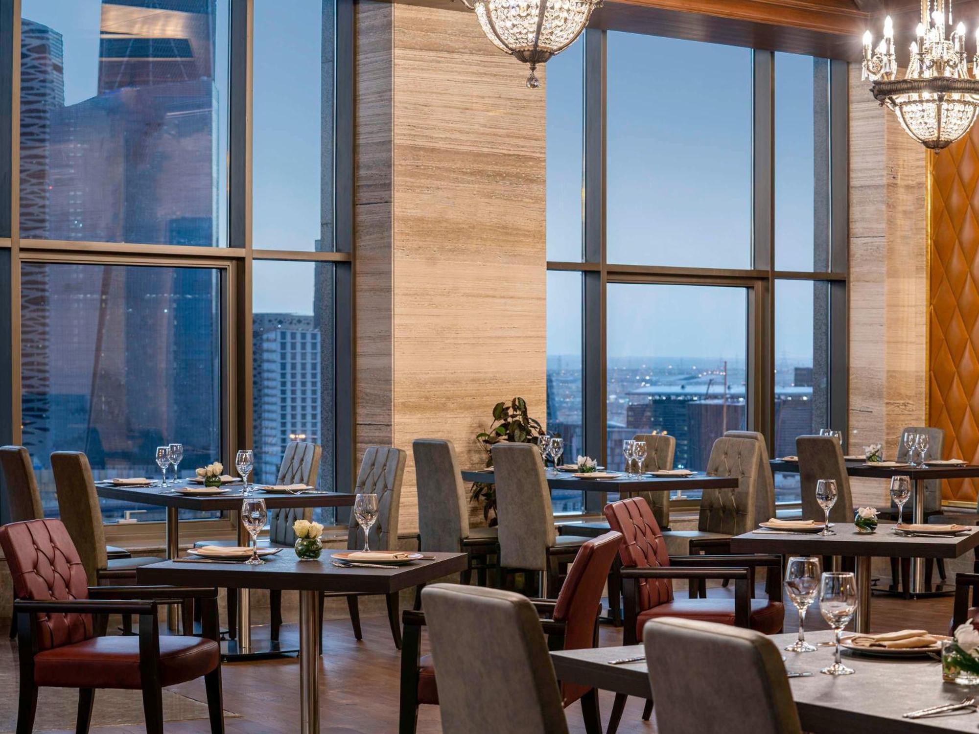 Movenpick Hotel And Residences Riyadh Ngoại thất bức ảnh The restaurant