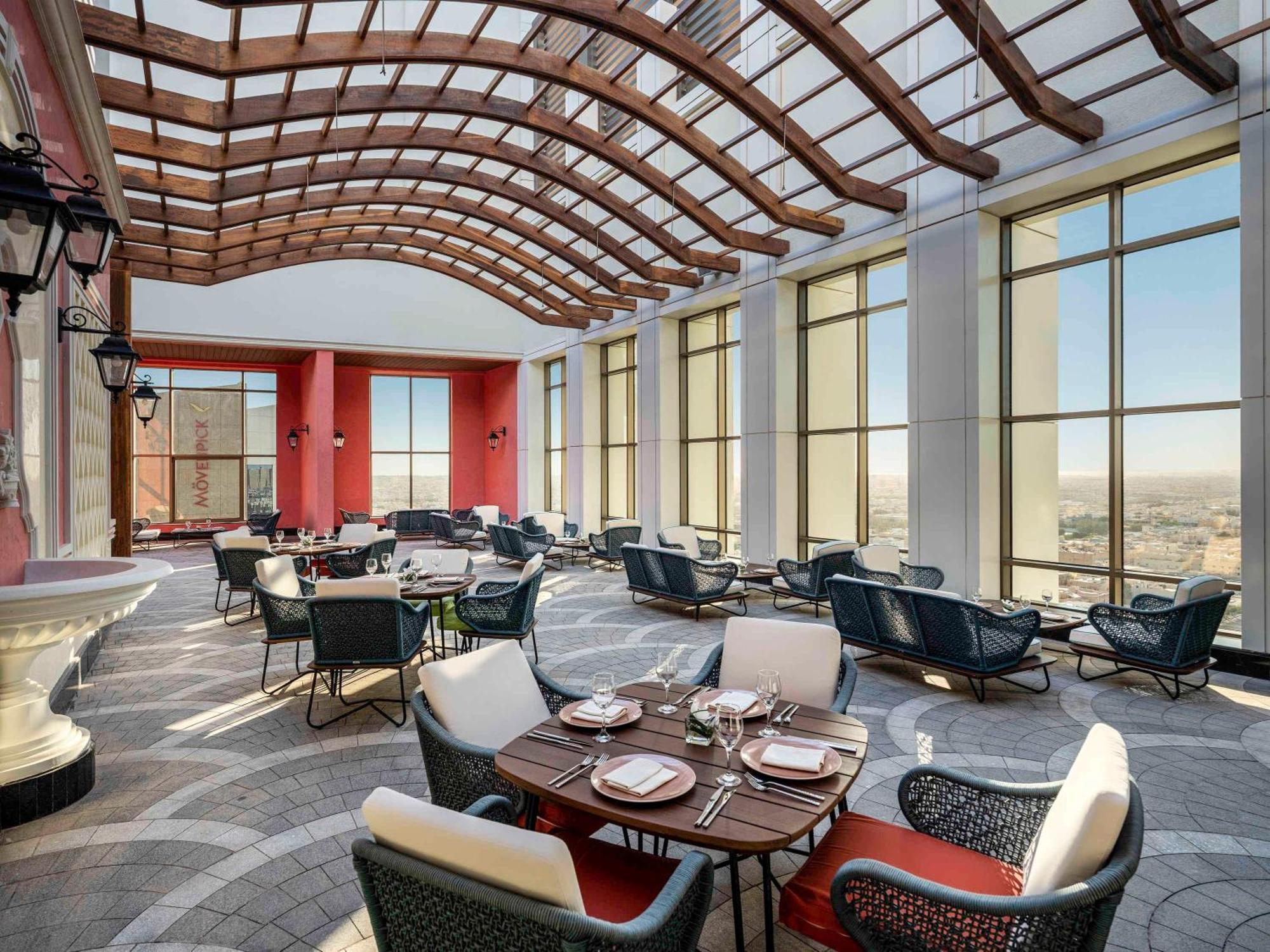 Movenpick Hotel And Residences Riyadh Ngoại thất bức ảnh The Terrace