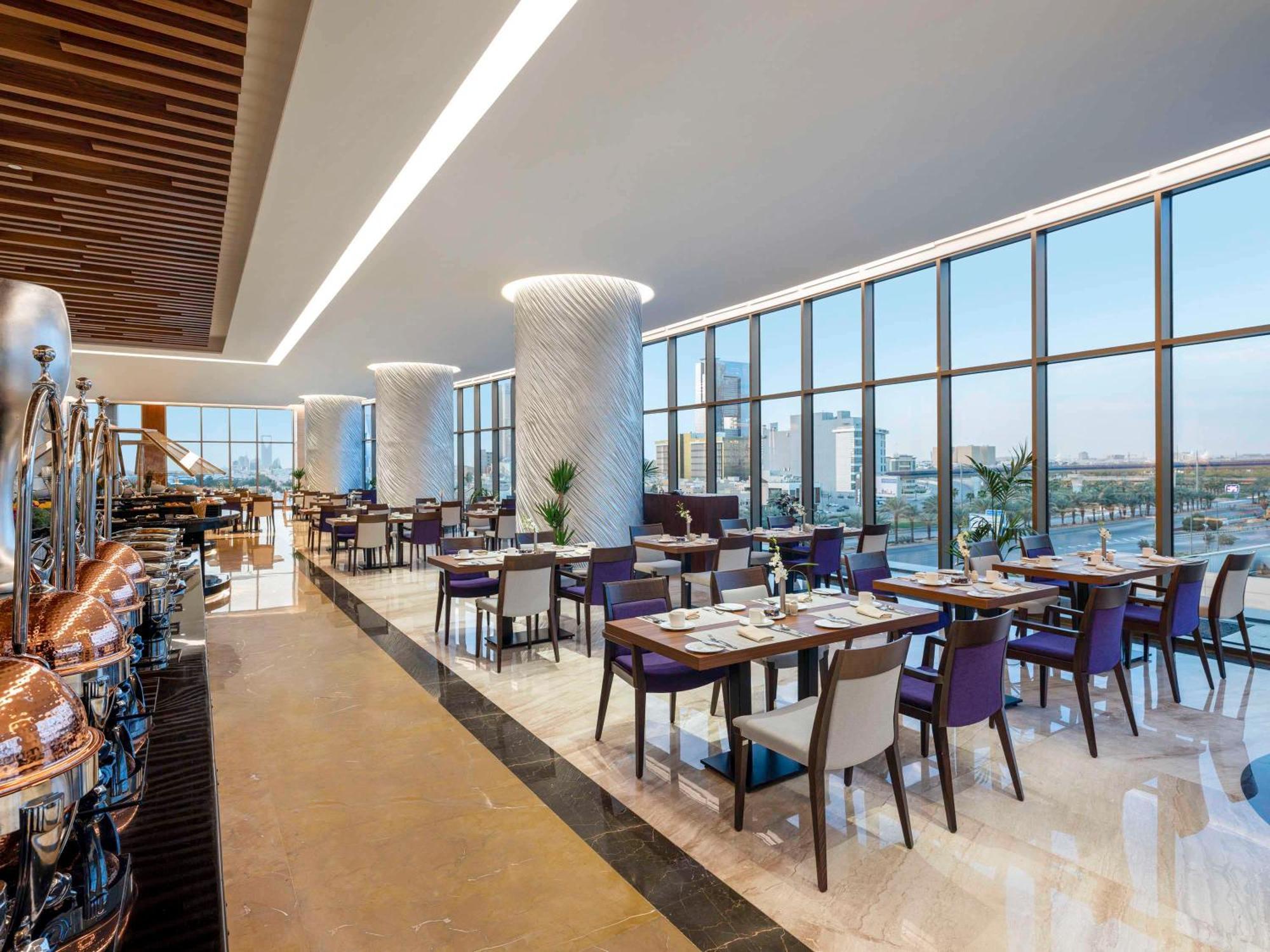Movenpick Hotel And Residences Riyadh Ngoại thất bức ảnh The restaurant
