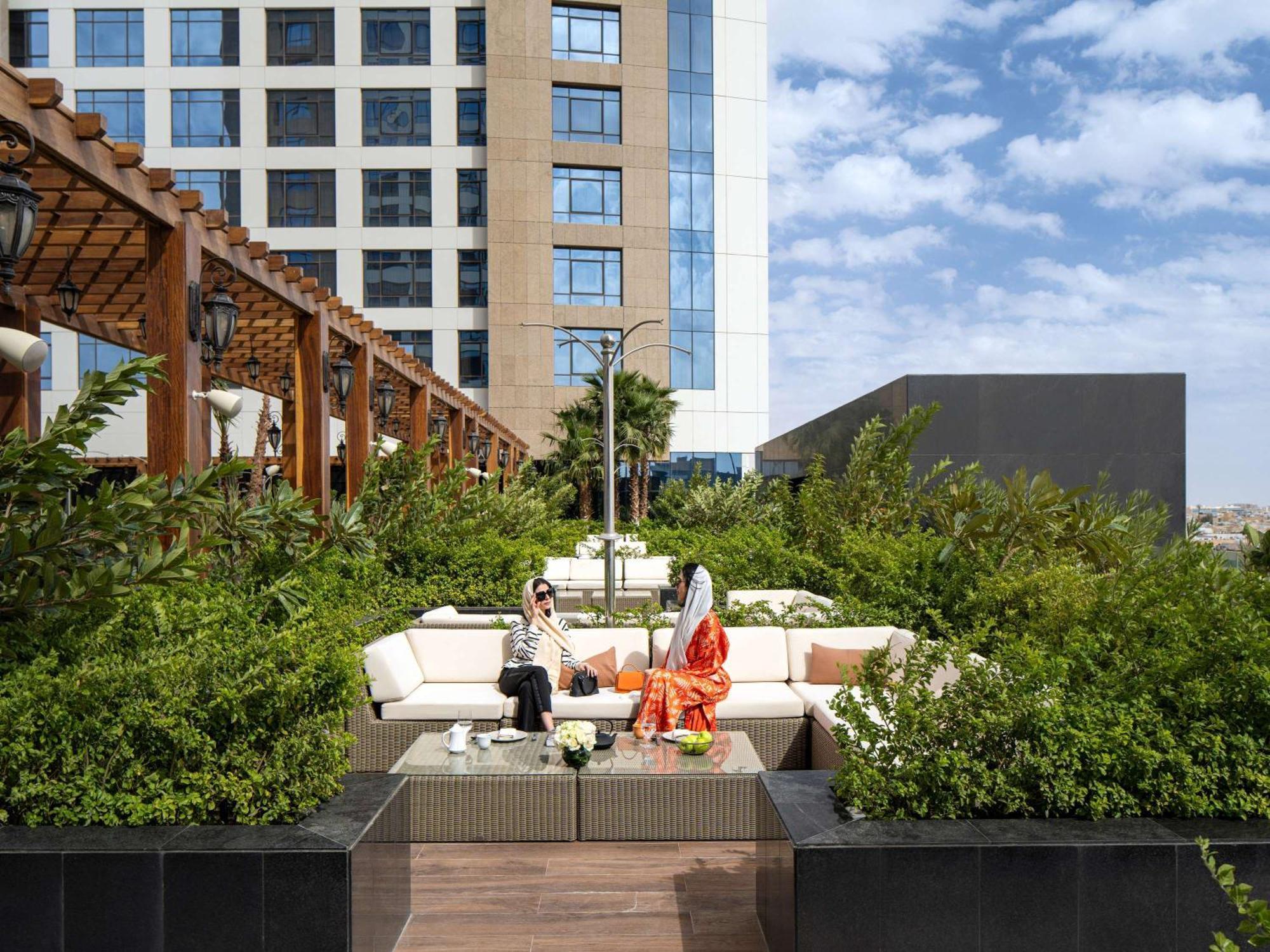 Movenpick Hotel And Residences Riyadh Ngoại thất bức ảnh The Park, Hyderabad