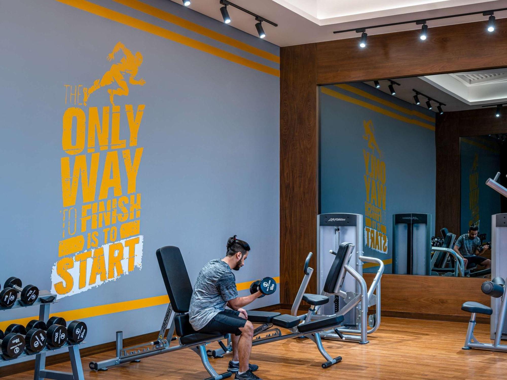 Movenpick Hotel And Residences Riyadh Ngoại thất bức ảnh The gym at the hotel